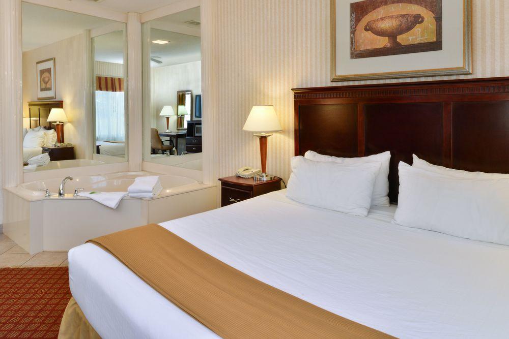 Holiday Inn Express Wixom By Ihg Eksteriør billede