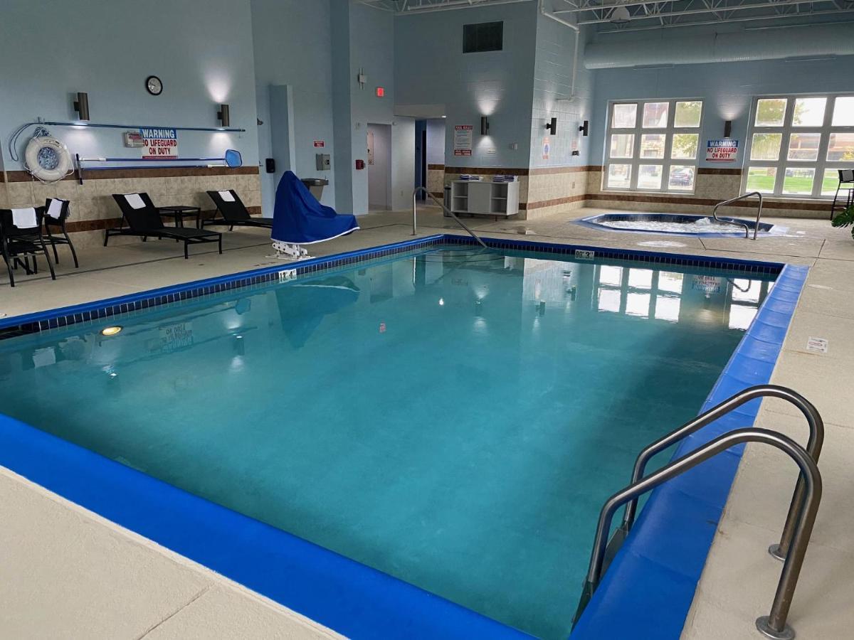 Holiday Inn Express Wixom By Ihg Eksteriør billede