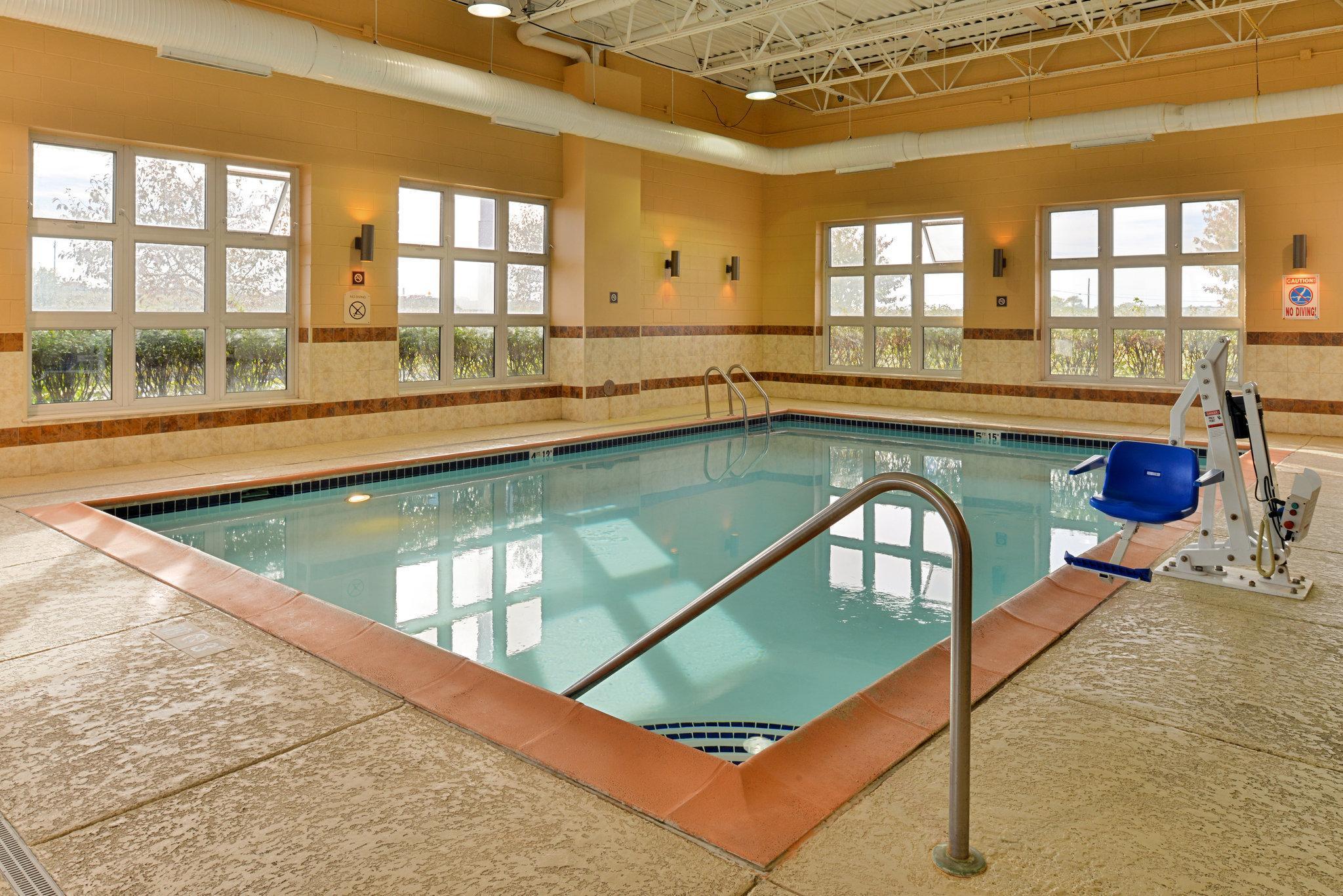 Holiday Inn Express Wixom By Ihg Eksteriør billede