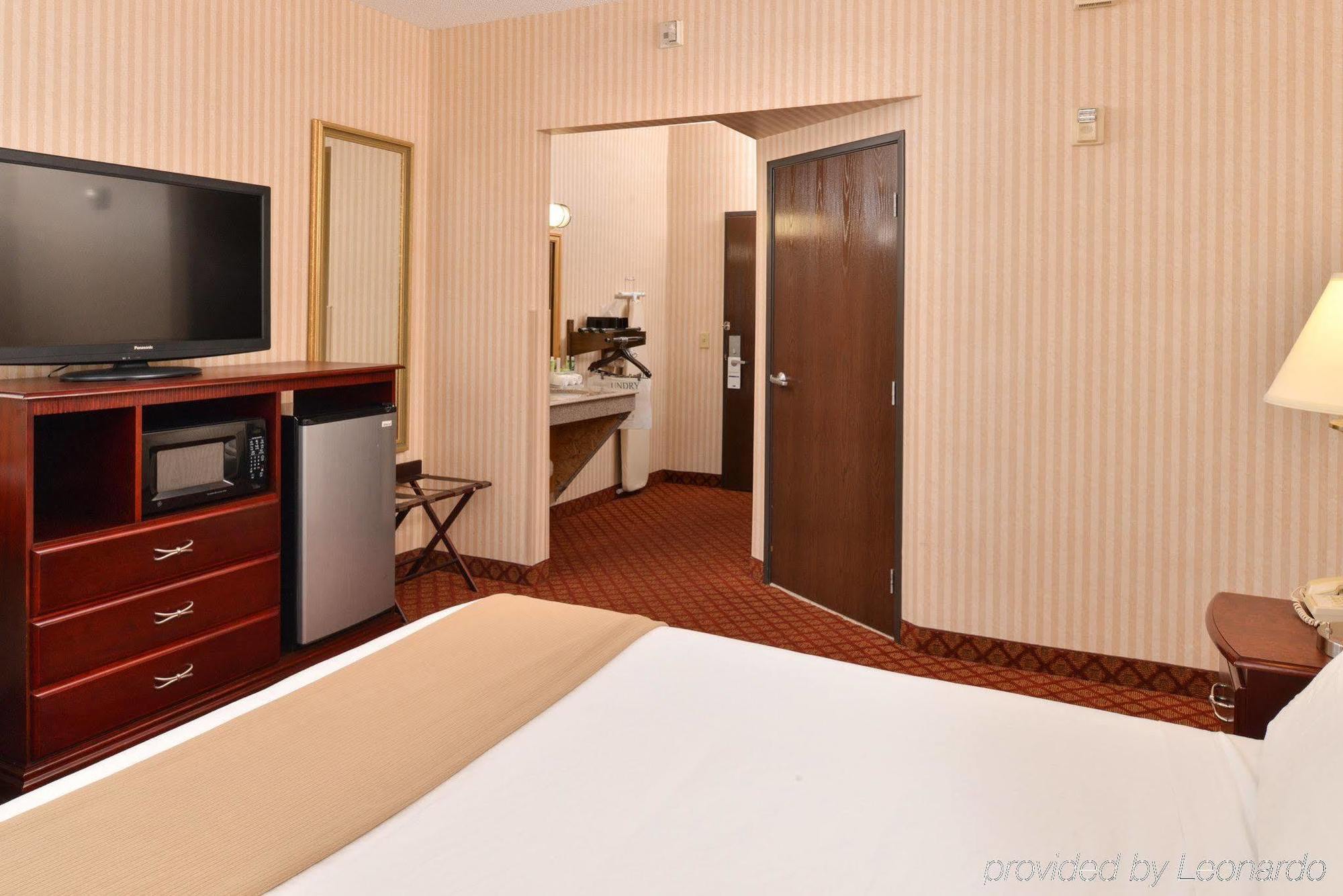Holiday Inn Express Wixom By Ihg Eksteriør billede